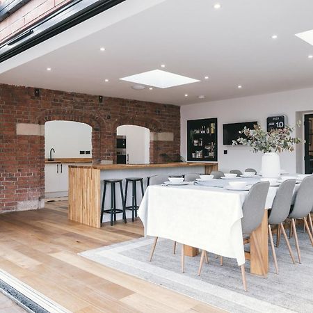 House With A Cinema And Games Room, Sleeps 17 Shrewsbury Exterior foto