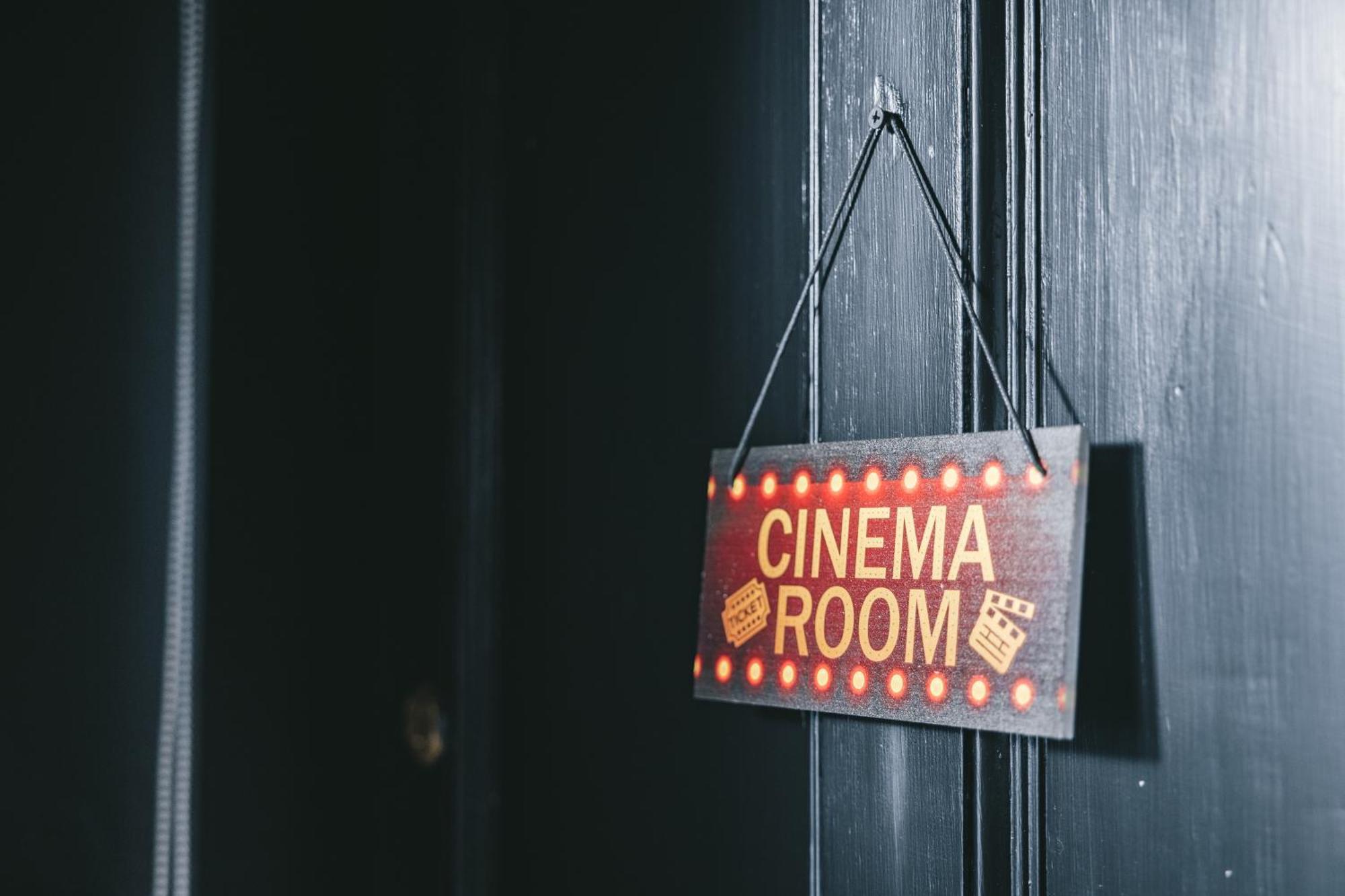 House With A Cinema And Games Room, Sleeps 17 Shrewsbury Exterior foto