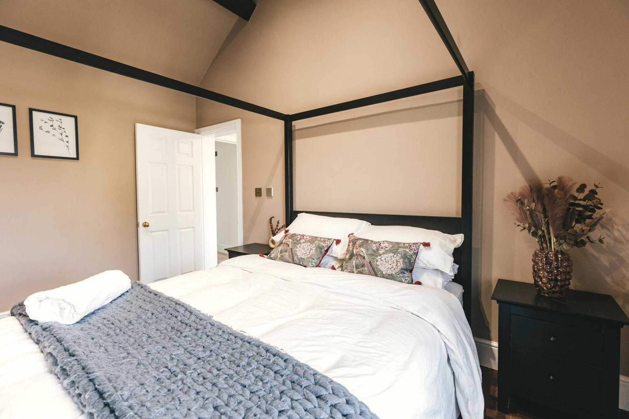 House With A Cinema And Games Room, Sleeps 17 Shrewsbury Exterior foto