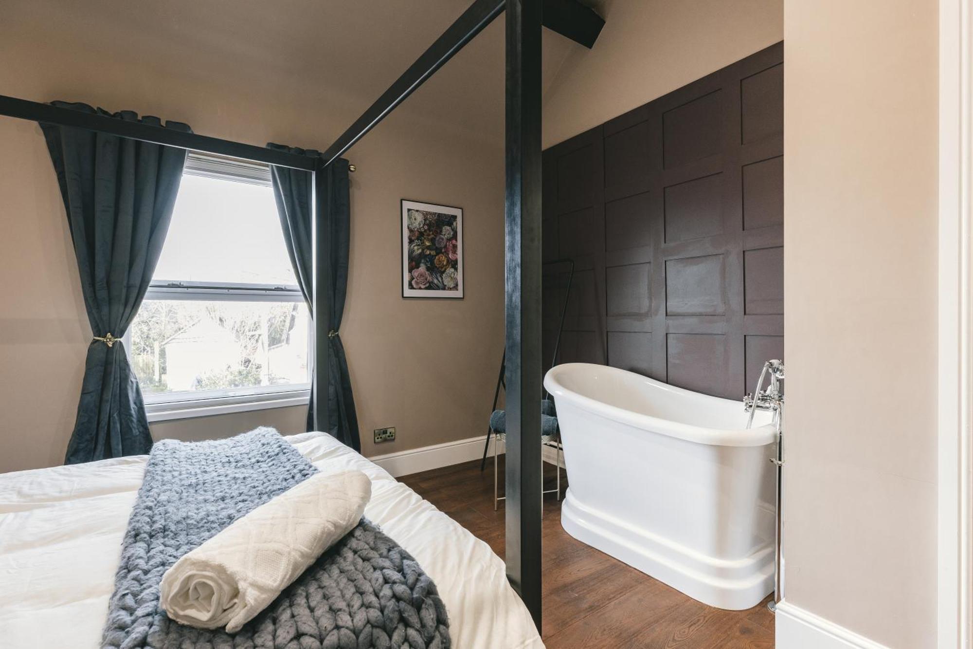House With A Cinema And Games Room, Sleeps 17 Shrewsbury Exterior foto