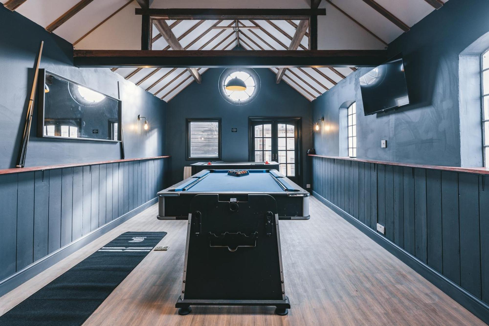 House With A Cinema And Games Room, Sleeps 17 Shrewsbury Exterior foto